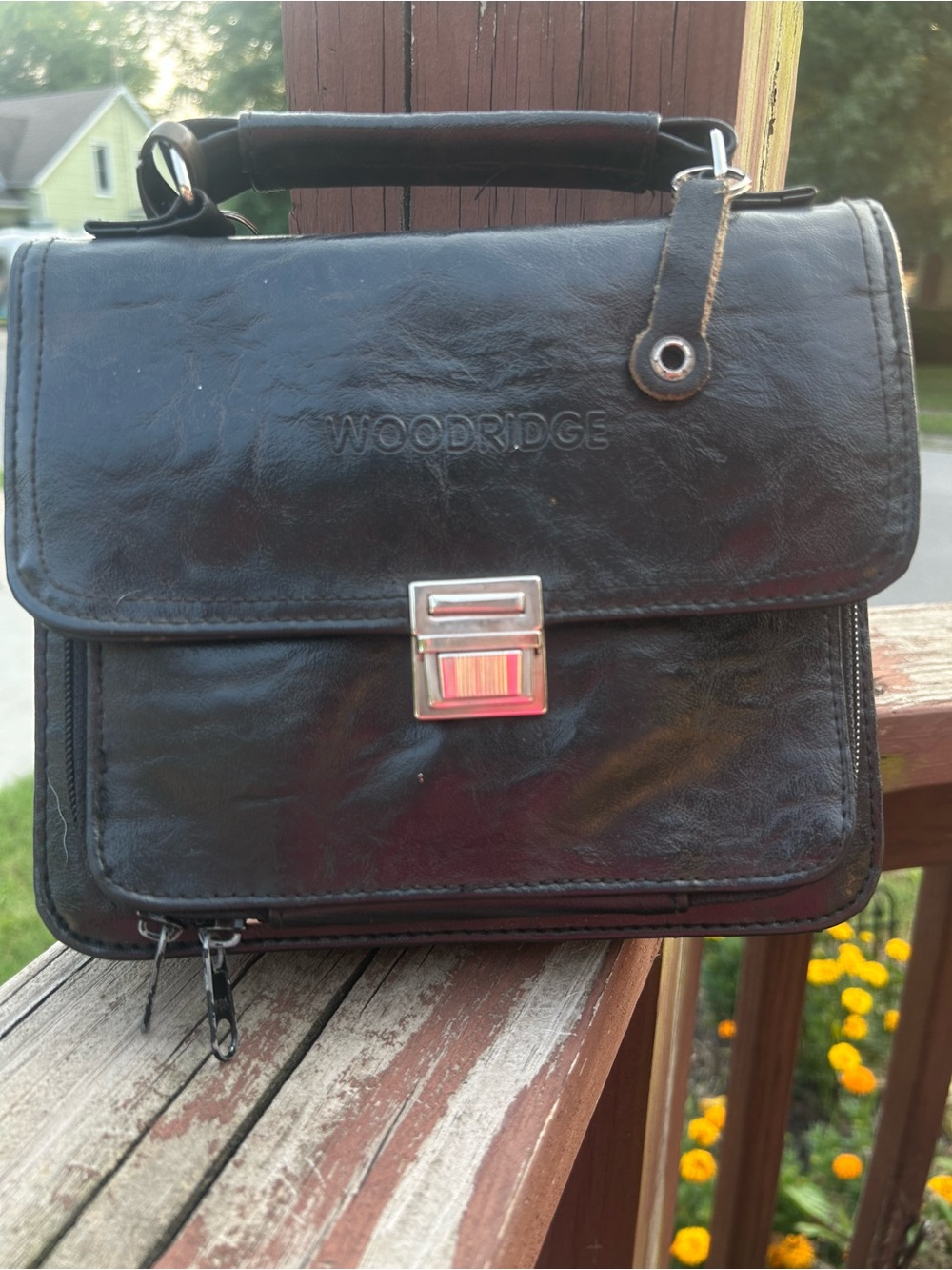 Source Unknown Woodridge Black Leather Briefcase with Silver Hardware